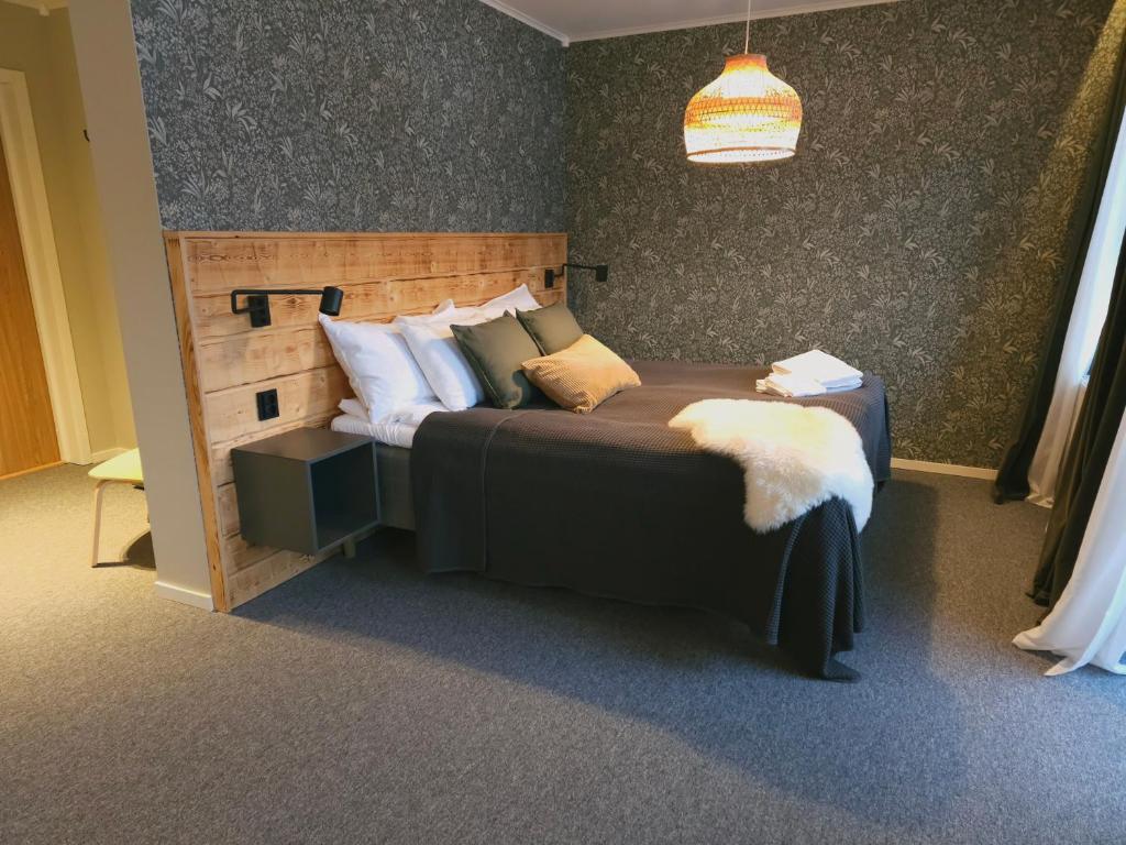 Postel nebo postele na pokoji v ubytování Hotellet i Jörn AB