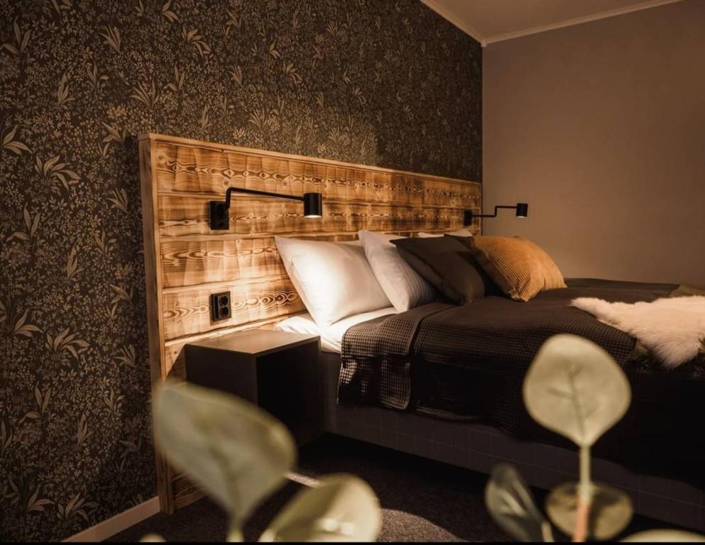 Postel nebo postele na pokoji v ubytování Hotellet i Jörn AB