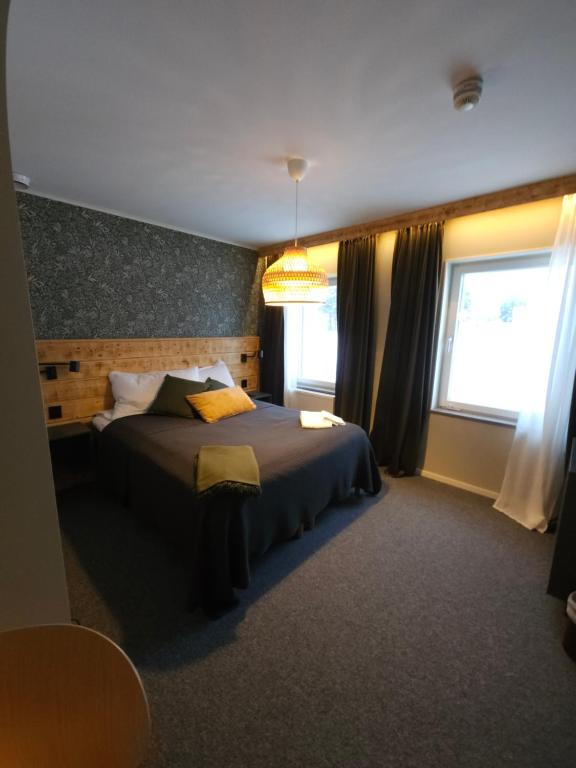Postel nebo postele na pokoji v ubytování Hotellet i Jörn AB