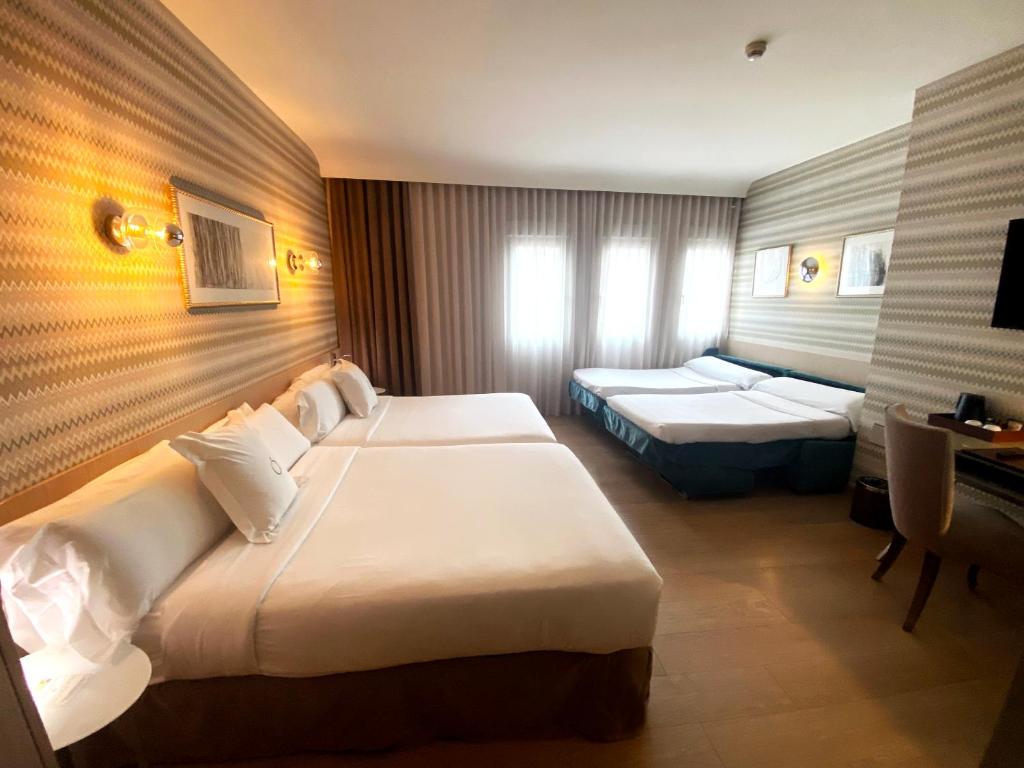 
Family Room (4 Adults)
