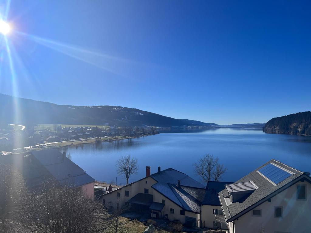 a view of a large body of water with houses at App 2-3 p Lake View Vallée de Joux in Le Pont