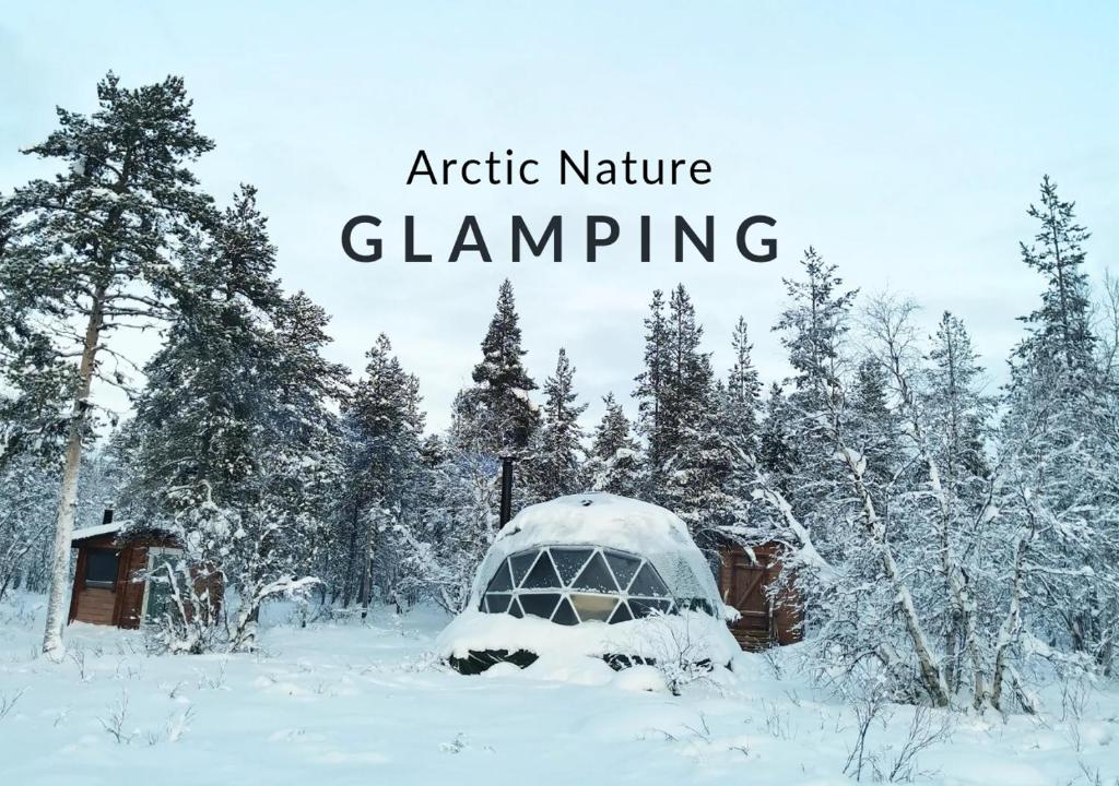 Vuontisjärvi的住宿－Arctic Nature Experience Glamping，冰雪中北极自然露营的图像