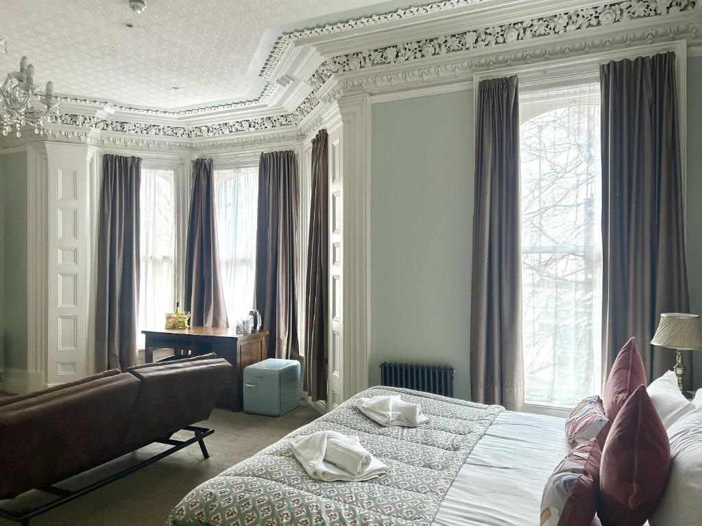 En eller flere senge i et værelse på Central Belfast Apartments Harpers