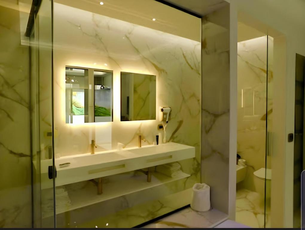 Koupelna v ubytování Suite Èlite Rooms