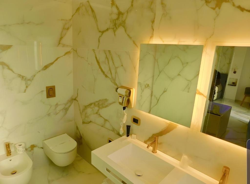Koupelna v ubytování Suite Èlite Rooms