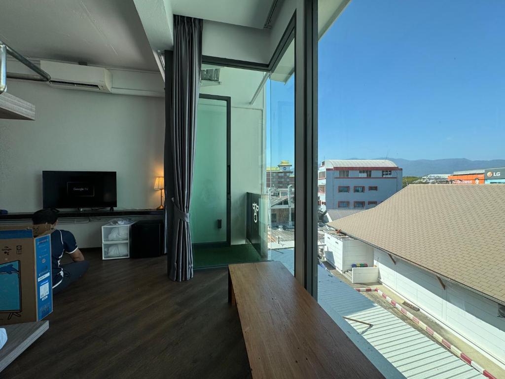 One More Space - Resim 8