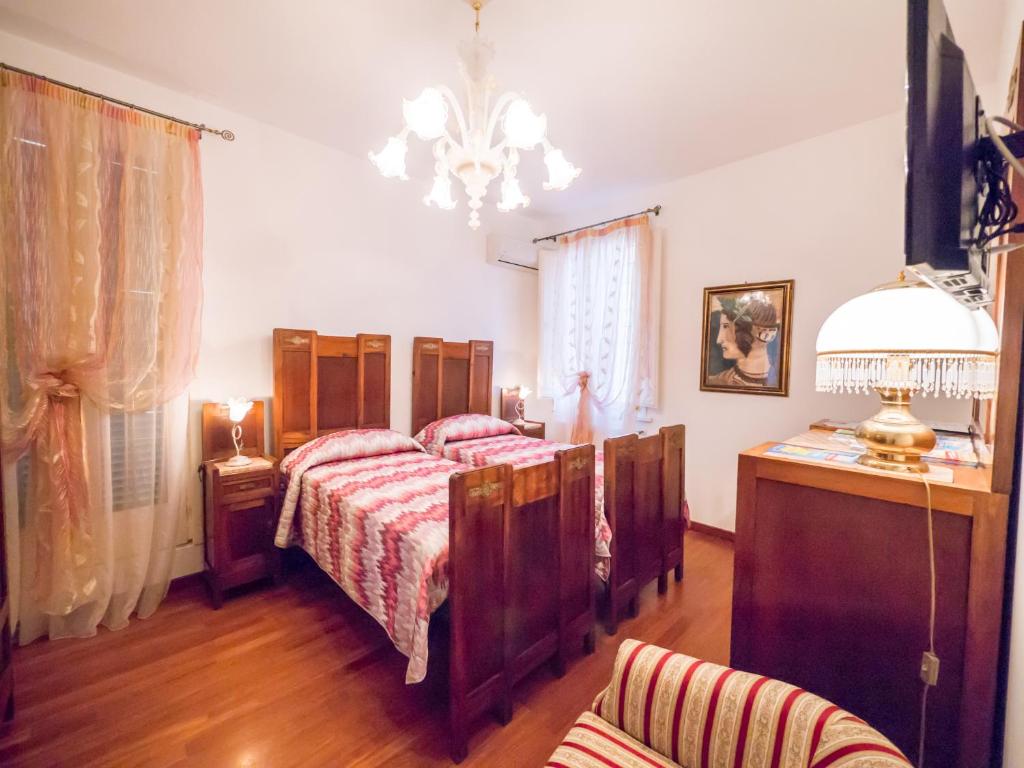 A bed or beds in a room at Villa Bellini Room&Breakfast
