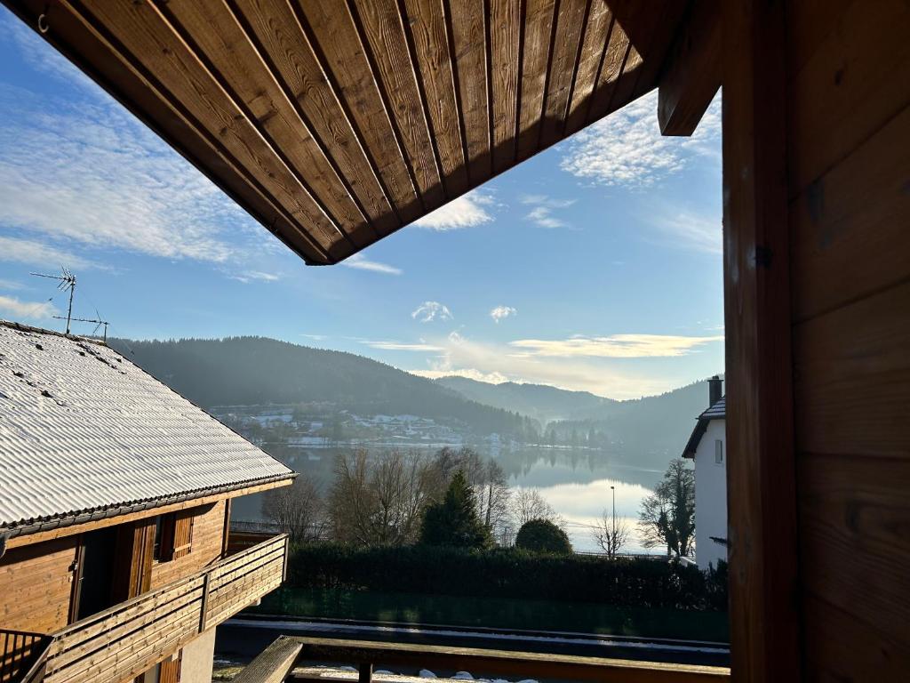 Joli Duplex sur la rive du lac - Apartment With Lake View