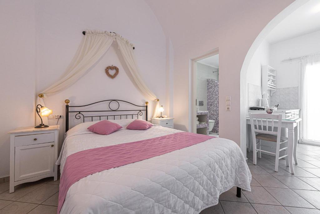 Reverie Santorini Hotel - 4