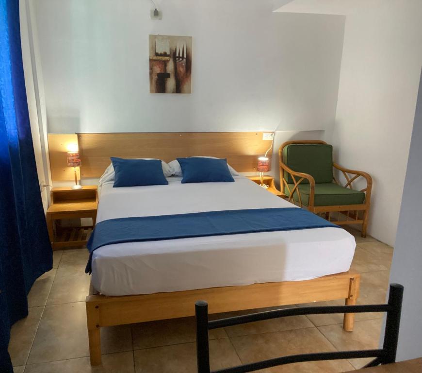 Postel nebo postele na pokoji v ubytování Hotel Casa Latina
