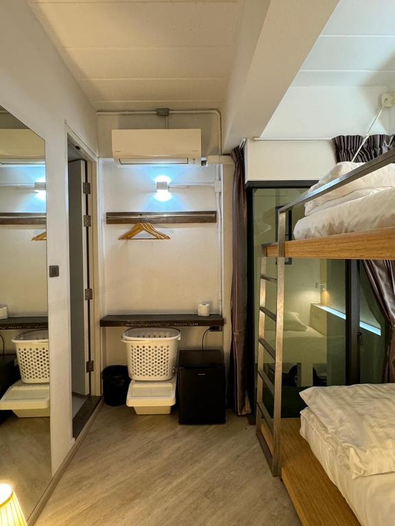 One More Space - Resim 12