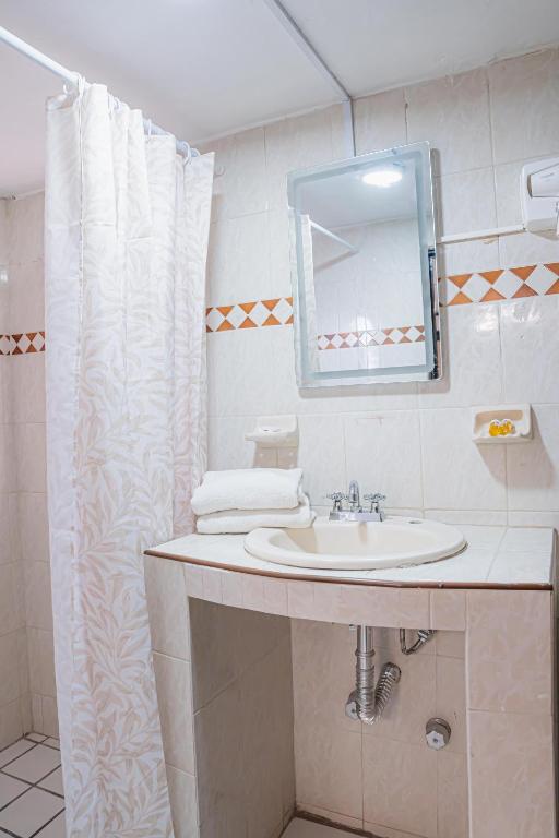 Koupelna v ubytování HOTEL ZAPOTLAN