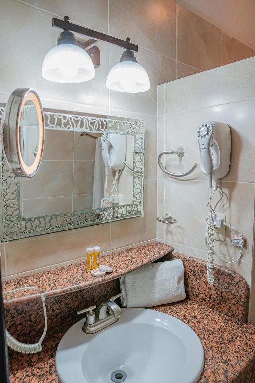 Koupelna v ubytování HOTEL ZAPOTLAN