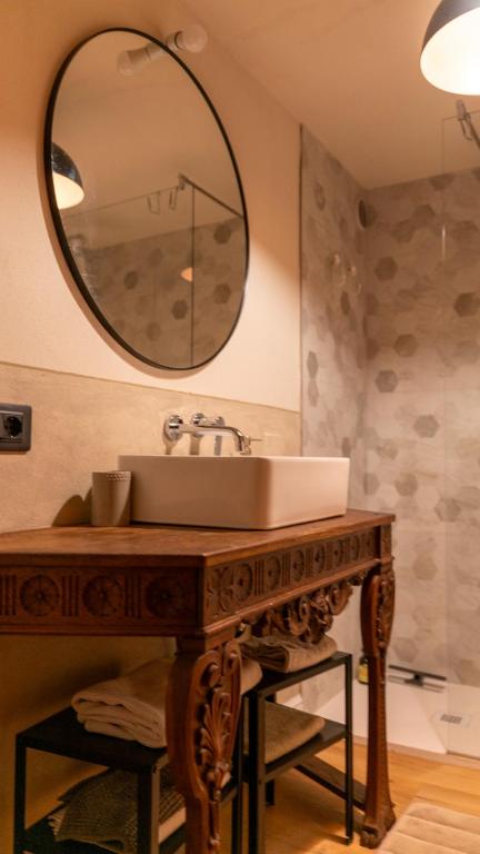 a bathroom with a sink and a mirror at Bilocale a due passi dal mare immerso nel verde in Castiglioncello
