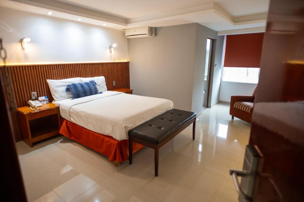 Postel nebo postele na pokoji v ubytování Hotel Atenas