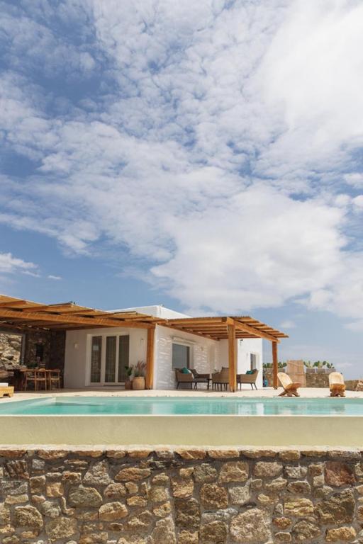 Bazén v ubytovaní Birdhouse Private Luxury Suite alebo v jeho blízkosti