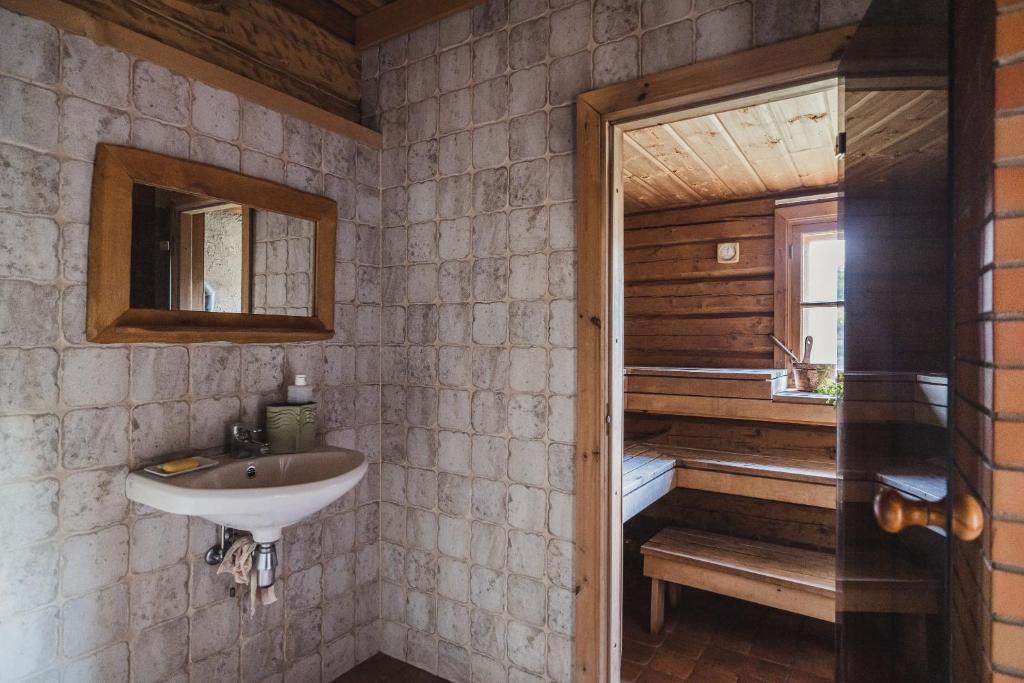 Koupelna v ubytování Susimetsa