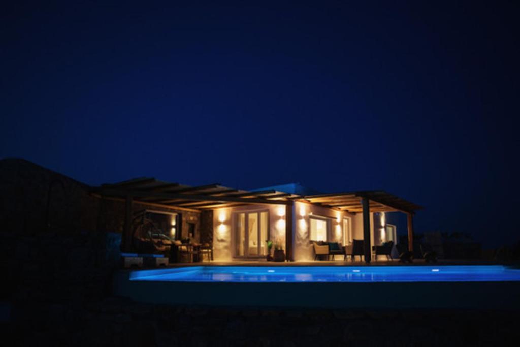 Bazén v ubytovaní Birdhouse Private Luxury Suite alebo v jeho blízkosti