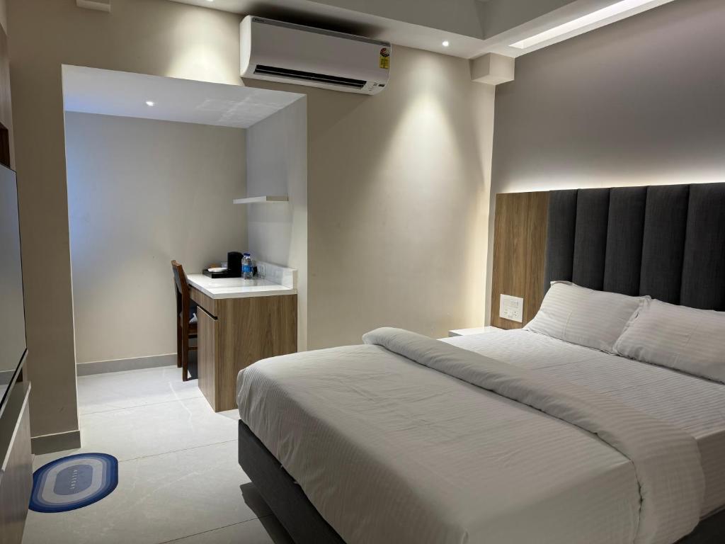 Postel nebo postele na pokoji v ubytování Hotel Devdeep Porvorim