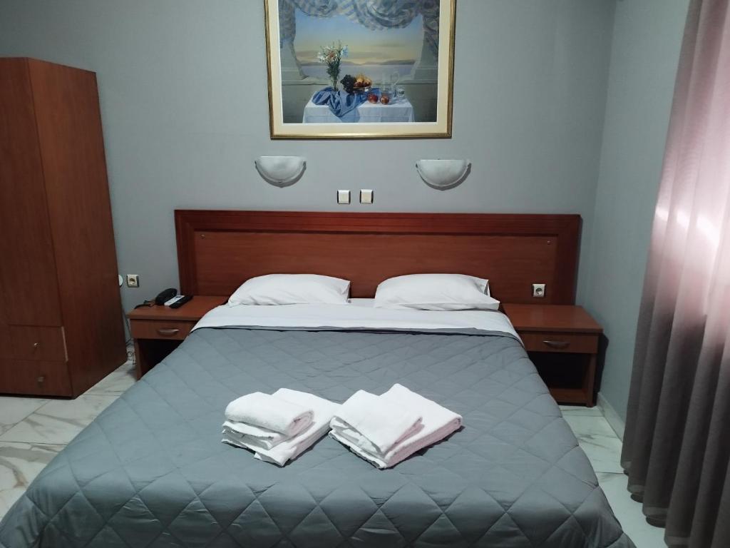 Postel nebo postele na pokoji v ubytování Piraeus Acropole Hotel