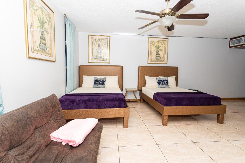 Postel nebo postele na pokoji v ubytování Montego Bay Club Apartments