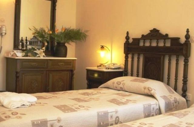 Кровать или кровати в номере Aegeon Hotel
