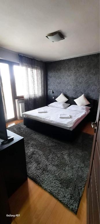 A bed or beds in a room at Penzion Ivka