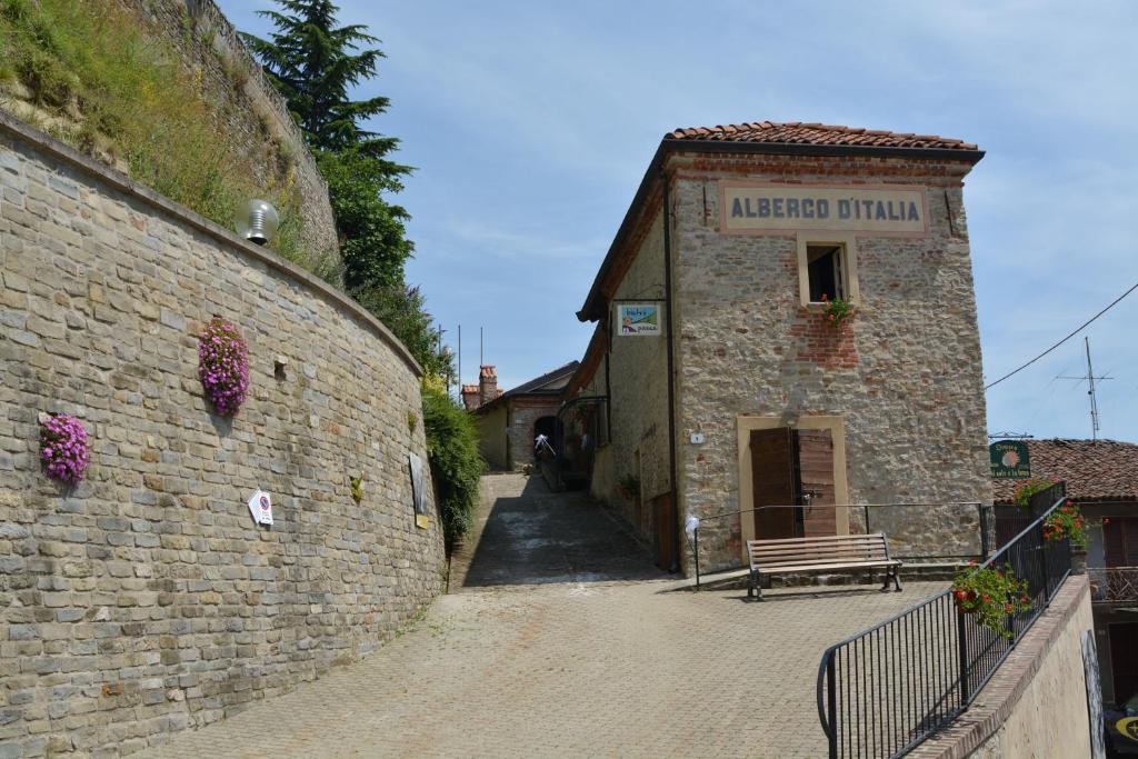Zdjęcie z galerii obiektu Dimora Storico Romantica Il Sole E La Luna w mieście Cerretto Langhe