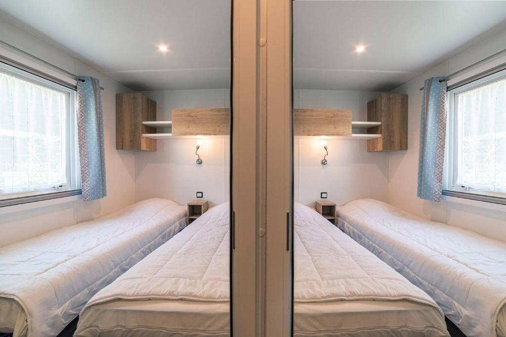 Postel nebo postele na pokoji v ubytování Mobil Home Luxe 3 chambres climatisé Canet en Roussillon
