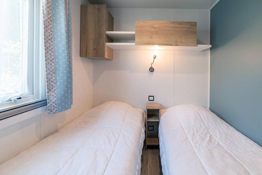 Postel nebo postele na pokoji v ubytování Mobil Home Luxe 3 chambres climatisé Canet en Roussillon