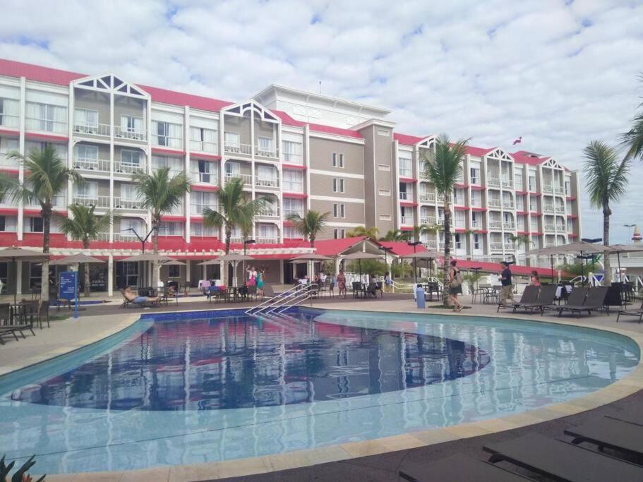 a large pool in front of a large building at Apt no Thermas São Pedro Resort in São Pedro