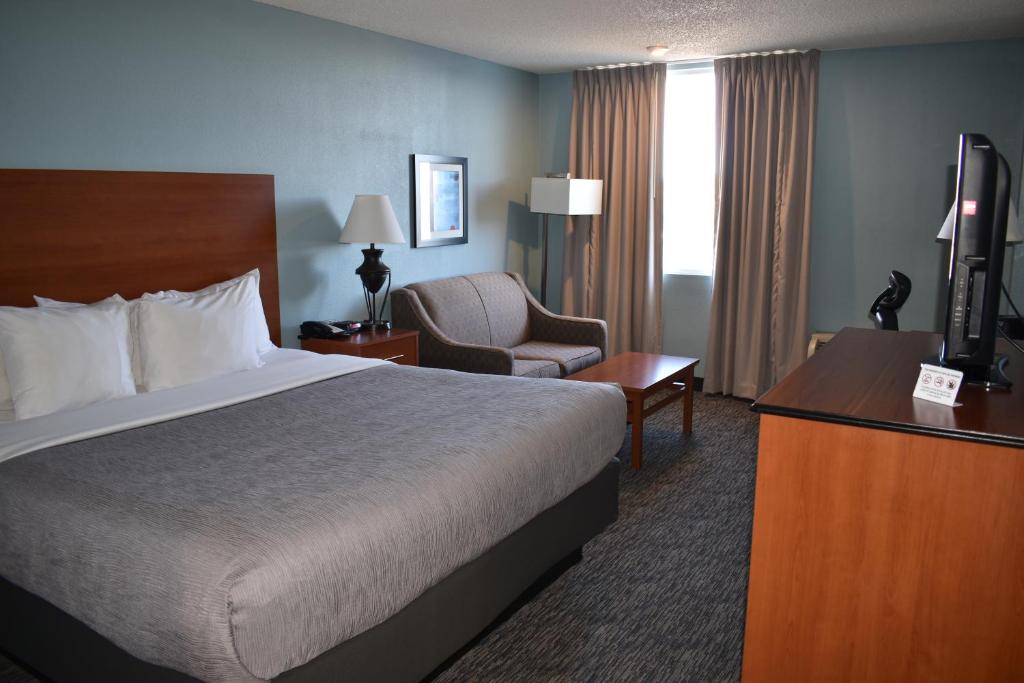 Cama ou camas em um quarto em Quality Inn & Suites Garden Of The Gods