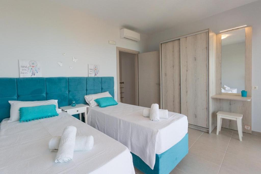 Łóżko lub łóżka w pokoju w obiekcie Corfu Sea View Villa - Eros