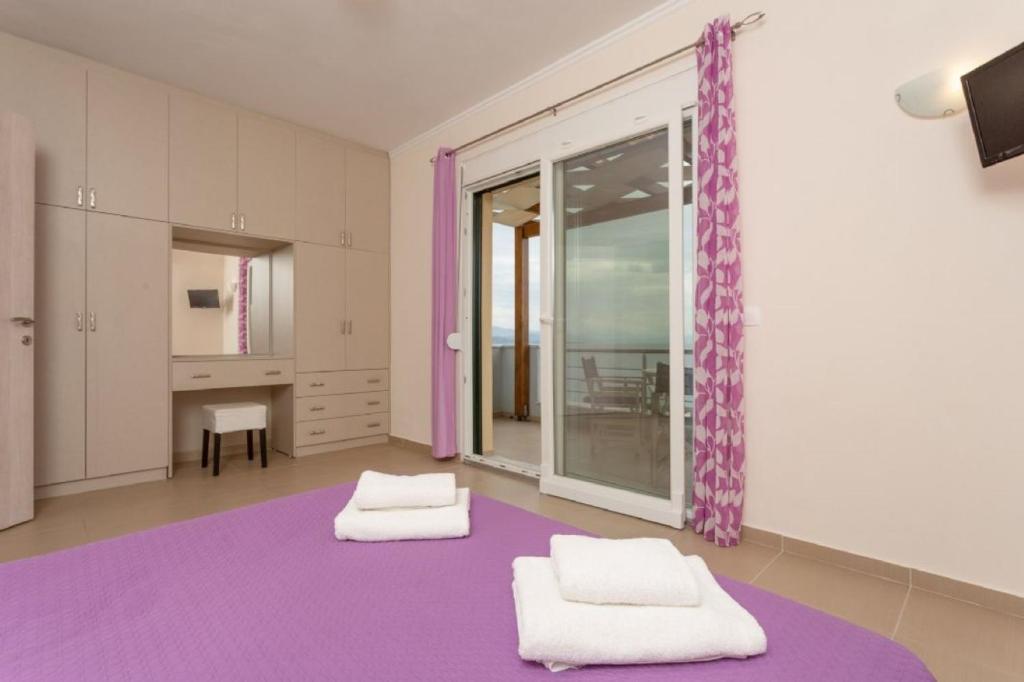 Posteľ alebo postele v izbe v ubytovaní Corfu Sea View Villa - Alya