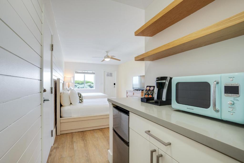 a kitchen with a counter top with a microwave at Fisher Inn Resort & Marina in Islamorada