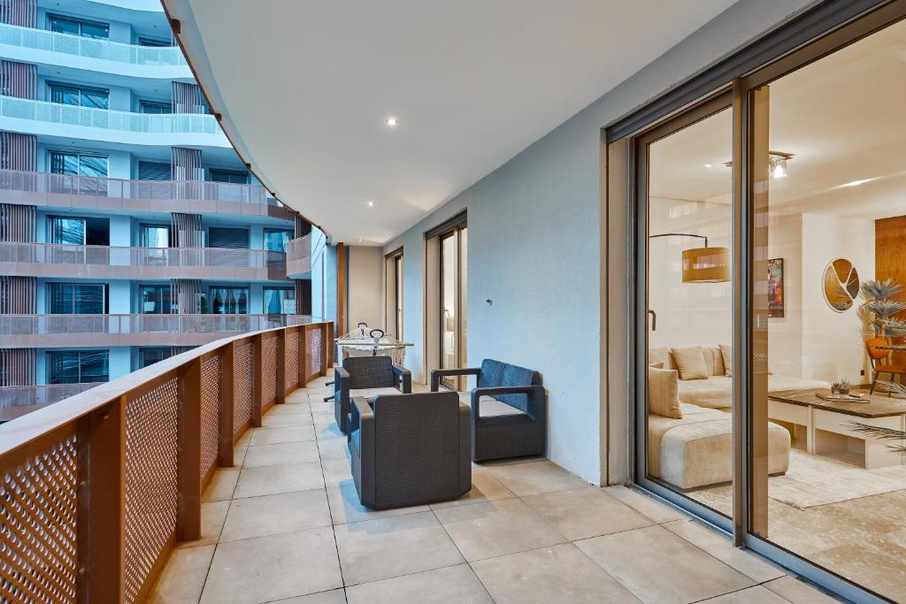 Posezení v ubytování Modern Unit in Casa Finance City With Free Parking