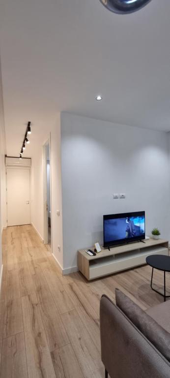 Alle's Komuna Parisit lux apartment - Image 9
