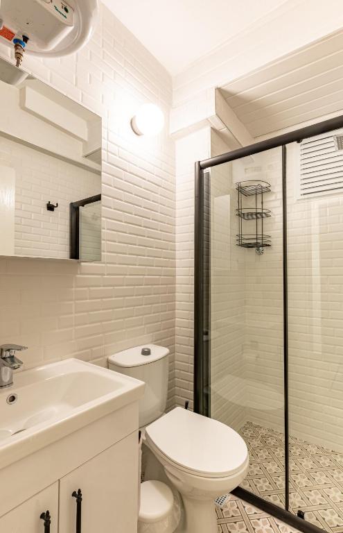 A bathroom at Melissas Suites Lara