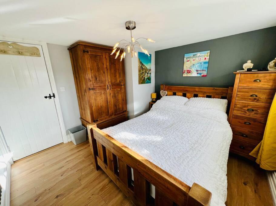 Swordfish Cottage **Next to the Harbour** 6