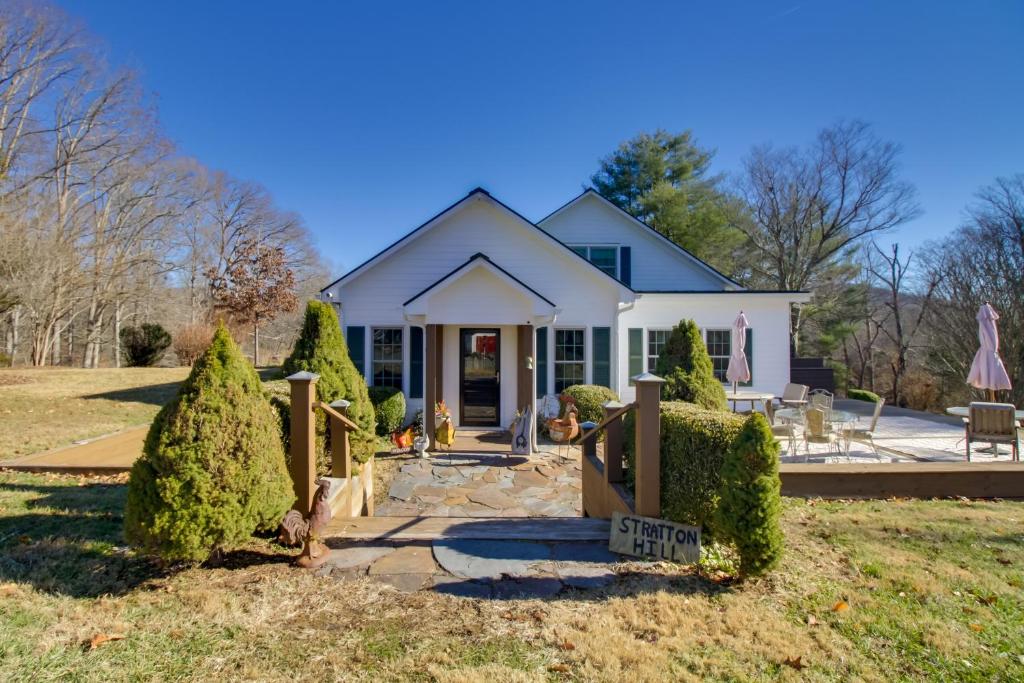 Remote Possum Farmhouse Retreat on 10 and Acres!, Lovingston Updated