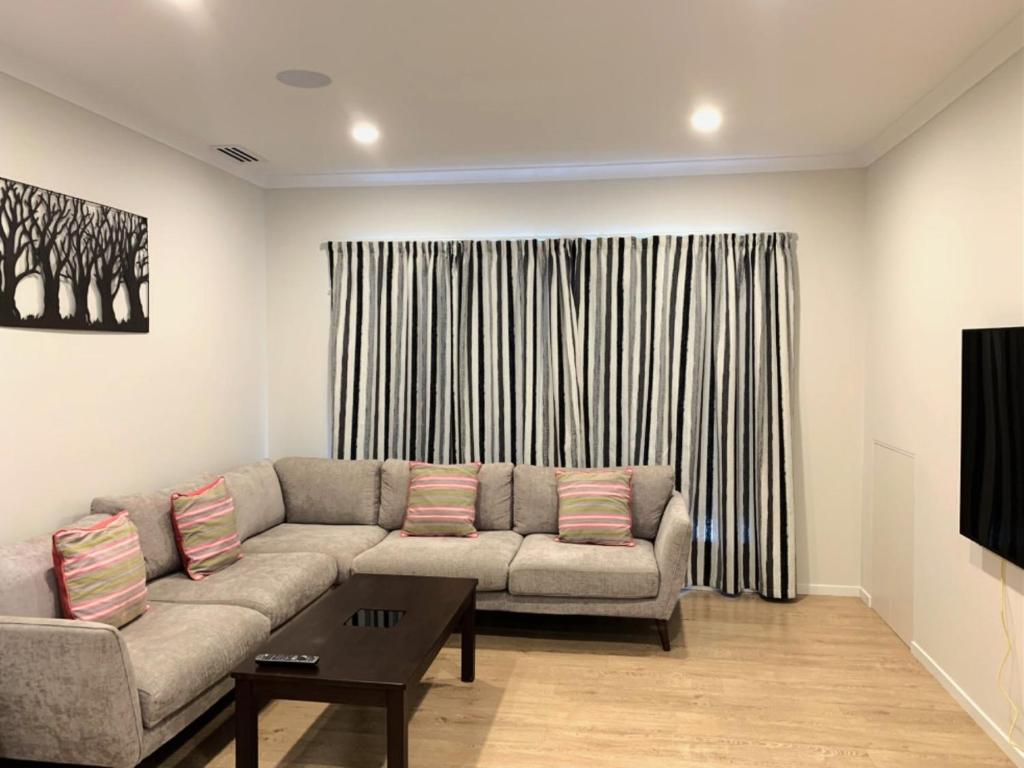 Posezení v ubytování Flat Bush Private Ensuite