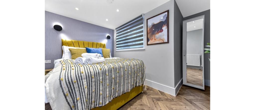 a bedroom with a bed with teddy bears on it at Newly Renovated 1BD Flat Perfect for Travellers in Romford