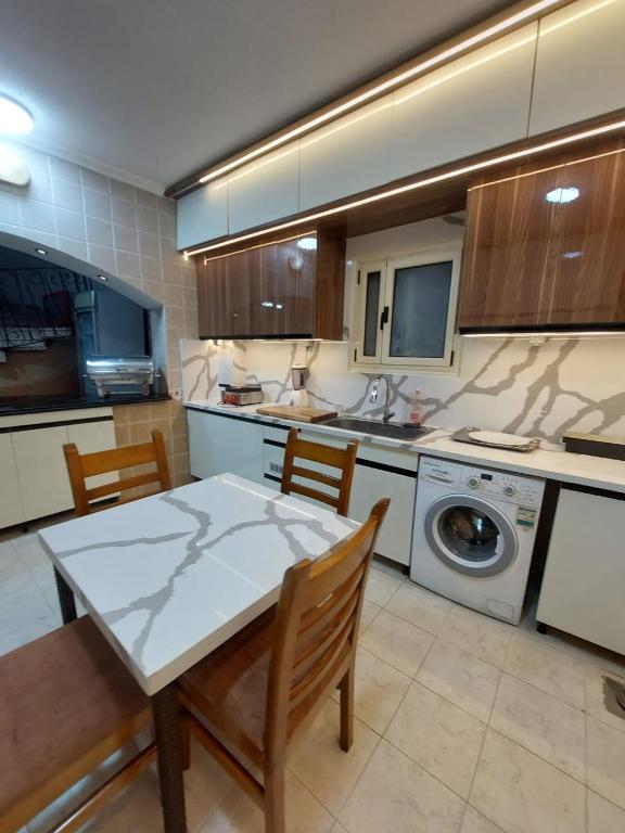 A kitchen or kitchenette at Resort altayar Villa altayar 2- Aqua Park