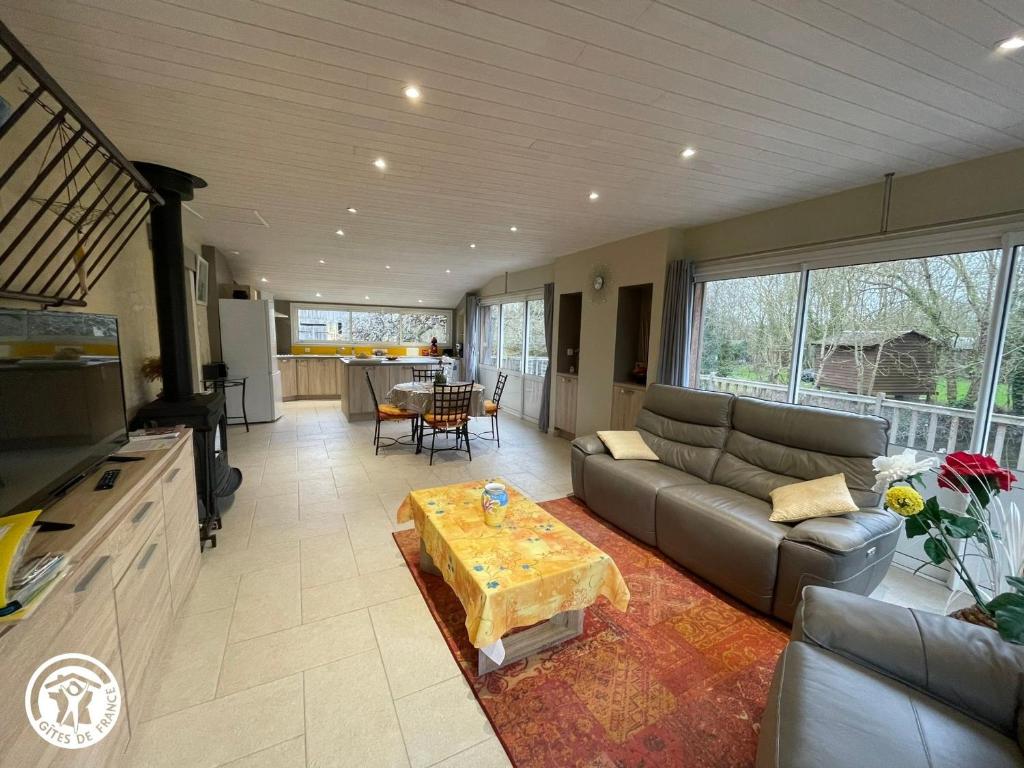 Gîte charmant au bord de l'eau avec canoës, terrasse et jardin à Damvix, au cœur du Marais Poitevin. - FR-1-426-354 - Holiday Home (4 Adults)