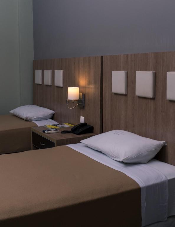 Postel nebo postele na pokoji v ubytování Hotel Monte Carlo