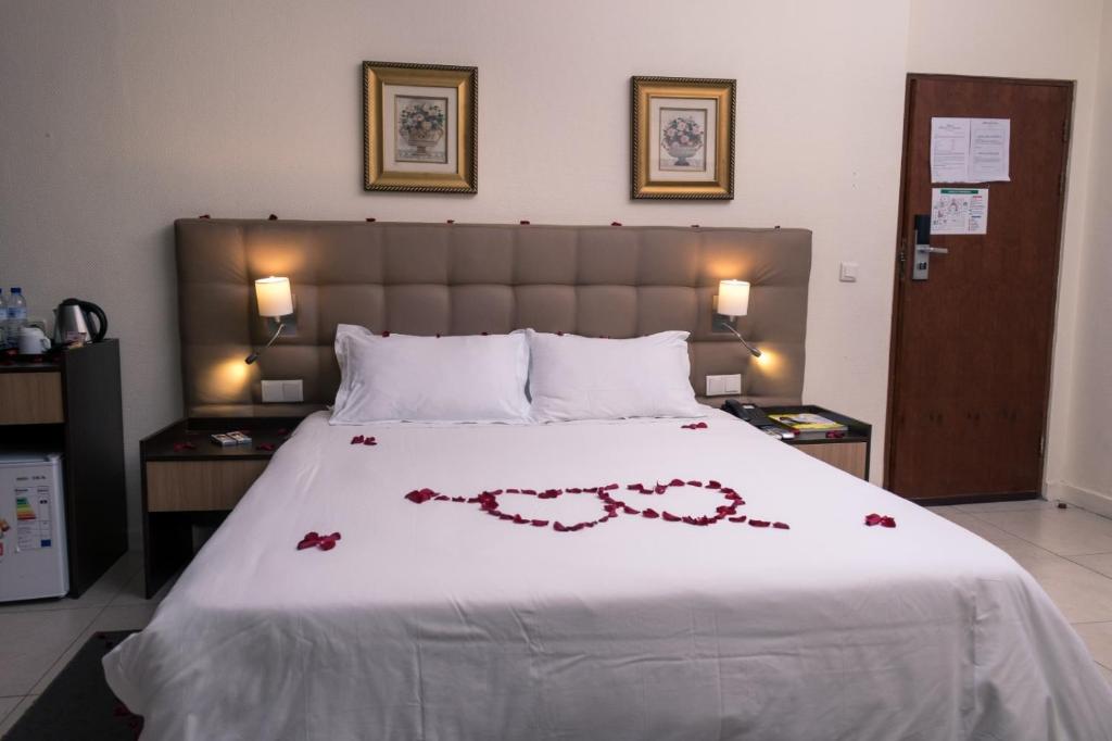 Postel nebo postele na pokoji v ubytování Hotel Monte Carlo