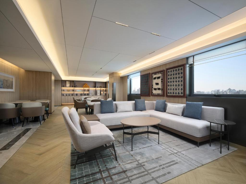 Posezení v ubytování Courtyard By Marriott Shanghai Xujiahui