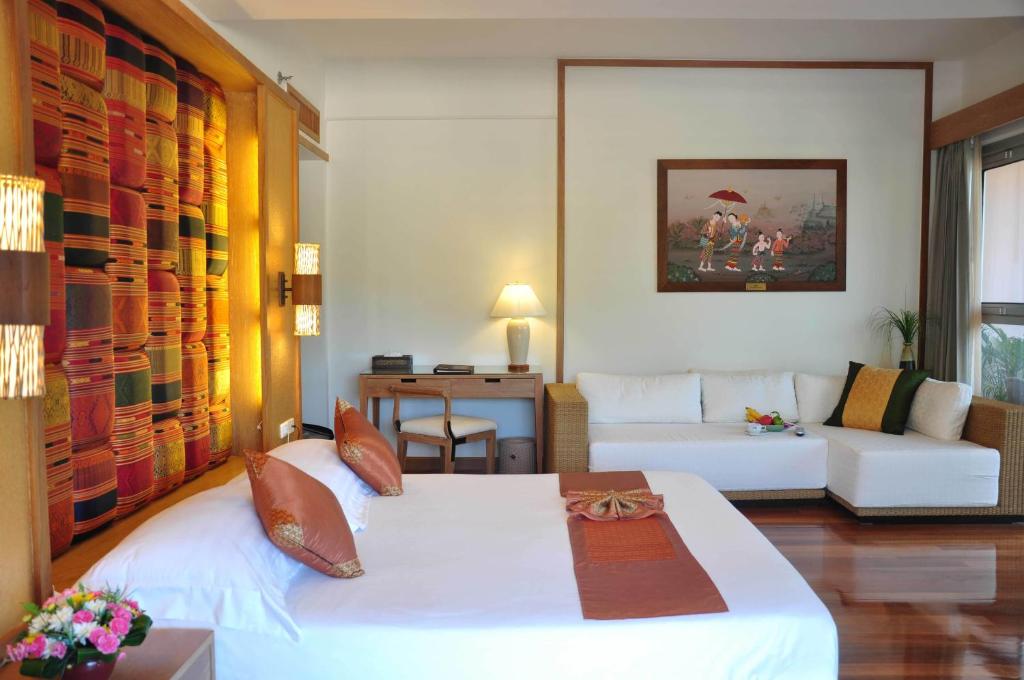 
Junior Suite with Partial Sea View
