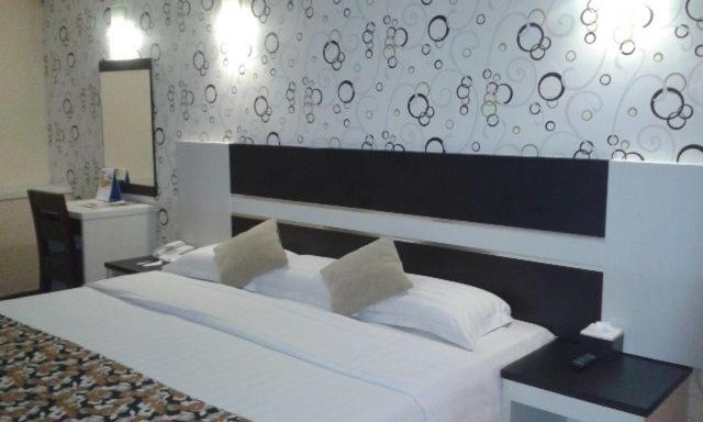 Postel nebo postele na pokoji v ubytování Hotel Oval