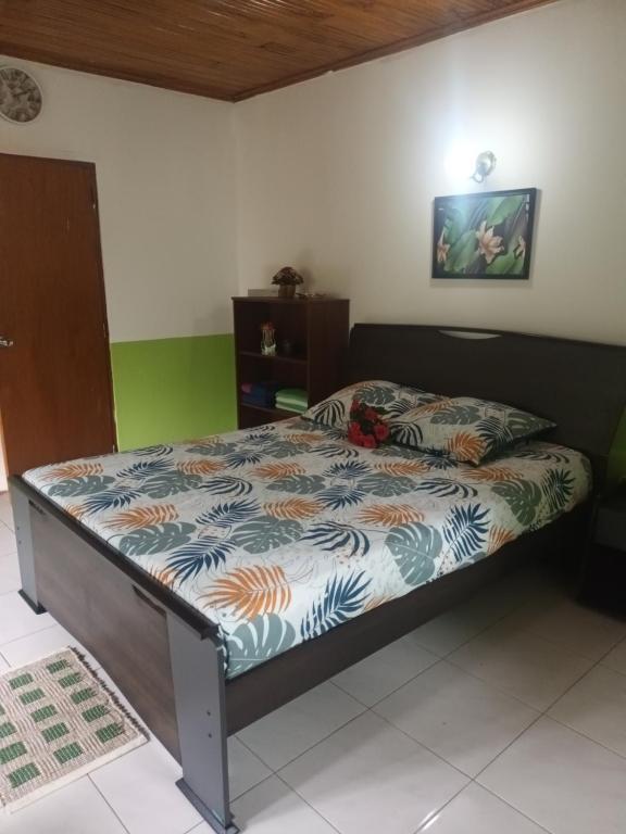 Lovely FLowers in Mount Lavinia - Quadruple Room With Shared Bathroom